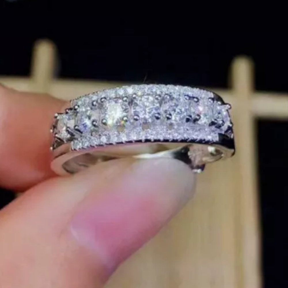 New 925 Eternity Engagement Zircon Ring - Picture 2 of 7